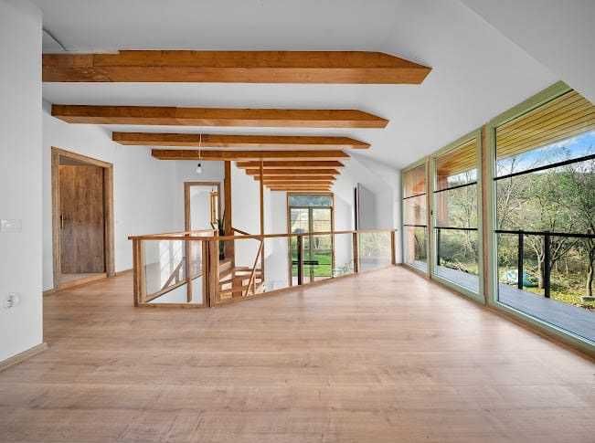 Vilă spațioasă și luminoasă, situată în Corunca