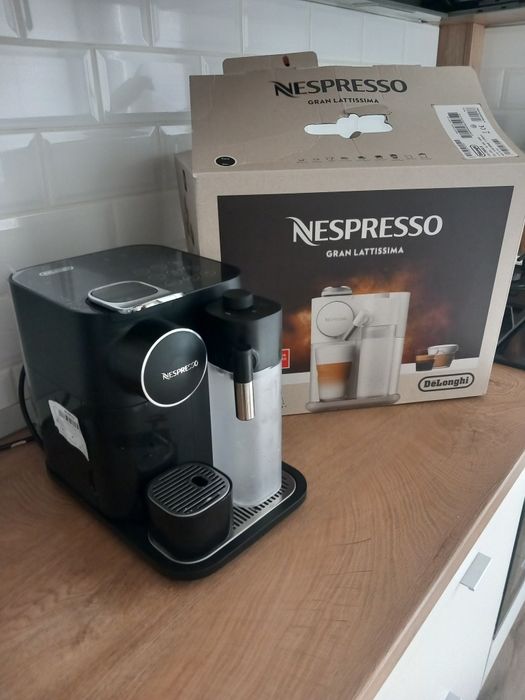 Vând espressor Nespresso Gran Lattissima Nou