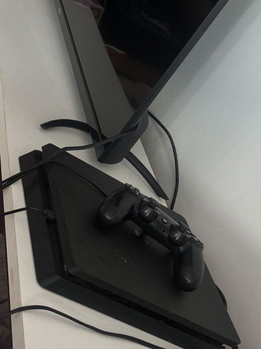 Ps4 Slim 1 tb modat cu multe jocuri! 2 MANETE!