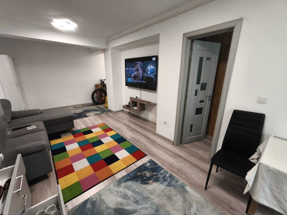 Inchiriez Apartament 42 mp2