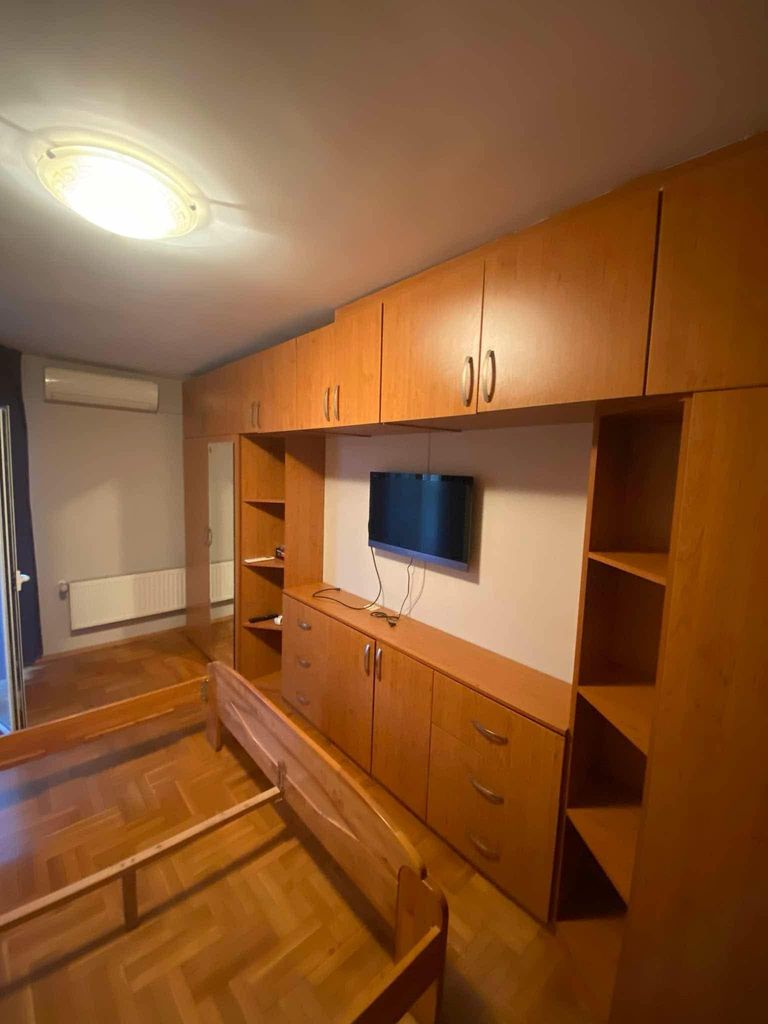 Дава се под наем Тристаен апартамент в Пловдив, Кършияка - 92 кв.м за 637.5 € - Снимка #3