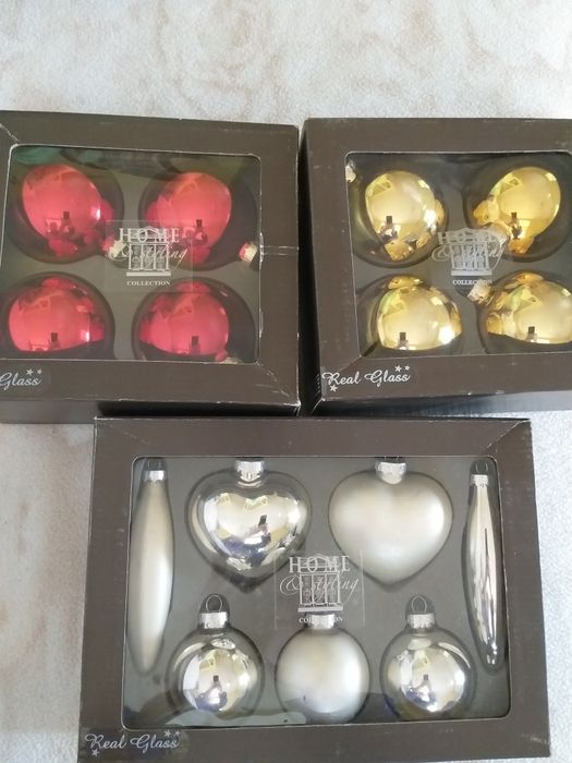 Стъклени елхови играчки