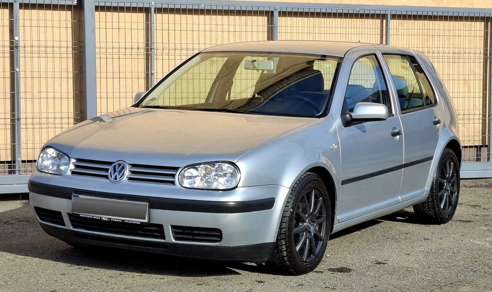 Volkswagen/Golf 4/ 1.6 Benzina 16 Valve/ an 2001