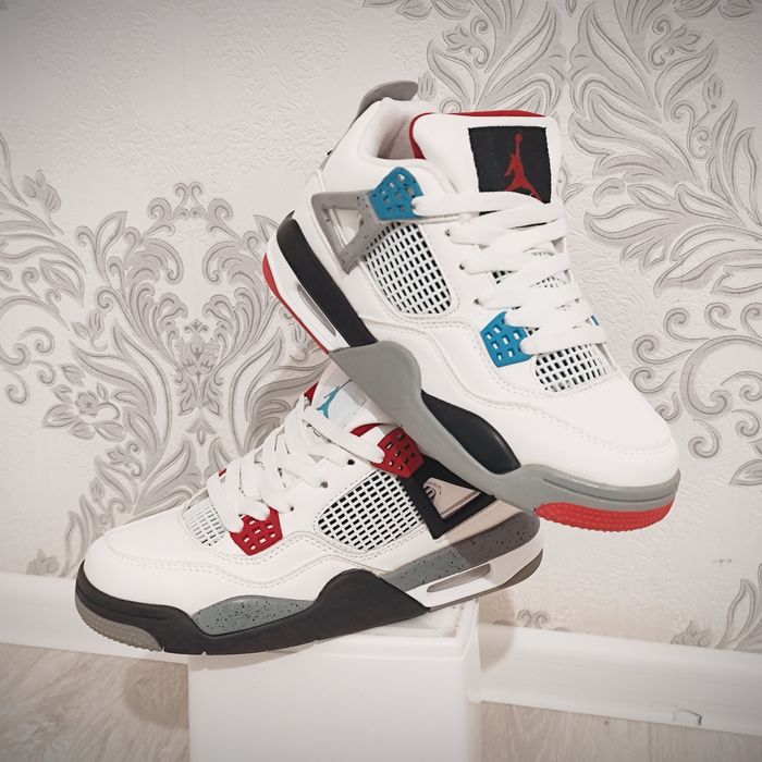 Nike Air Jordan 4 Retro