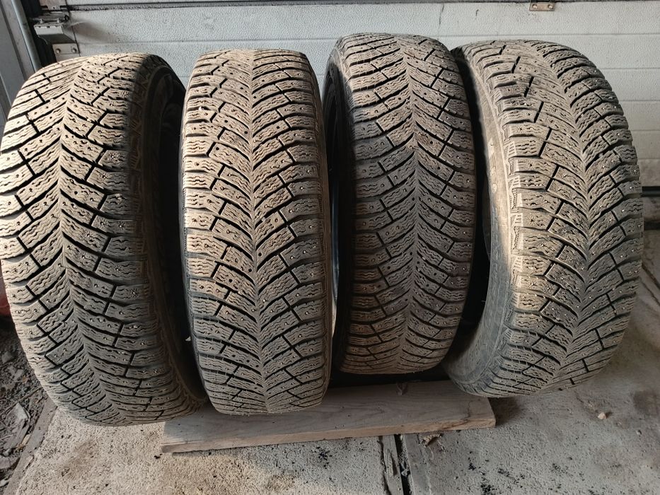 Зимние шипованные шины Michelin 225/65R17