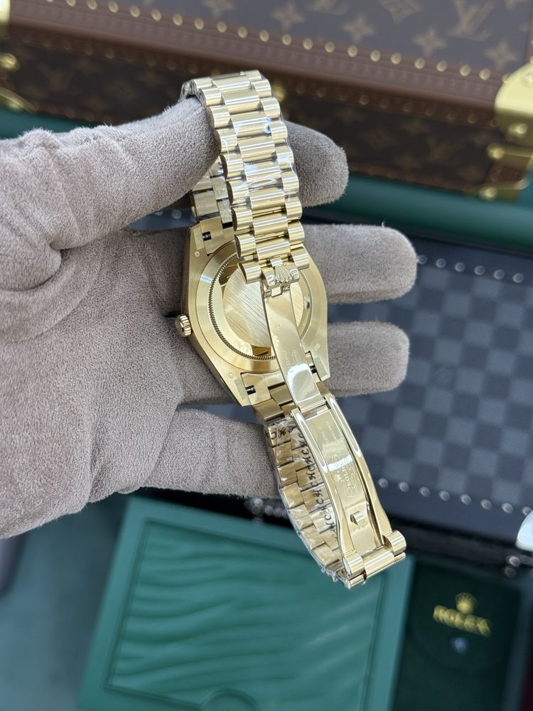 Rolex Day-Date Ombre Green ( Model 2025 )