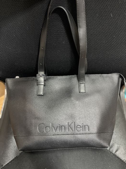 Оригинална чанта ,,Calvin Klein” черна,