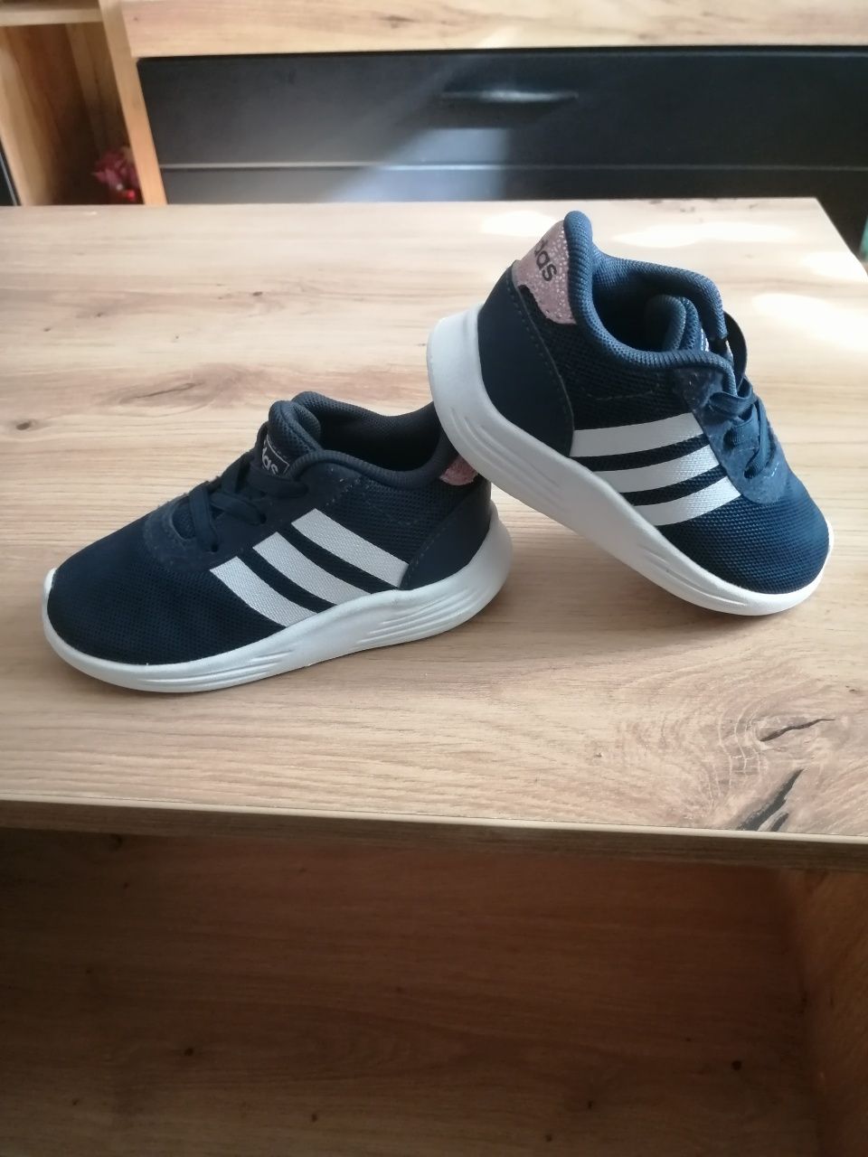 Adidași bebe Adidas, mărimea 22, trimit prin curier