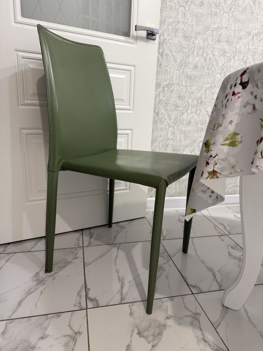 Стол трансформер со стульями