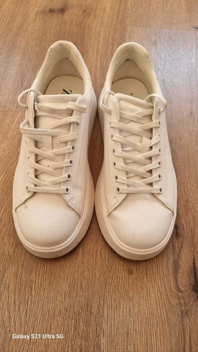 adidasi barbati tenesi Zara