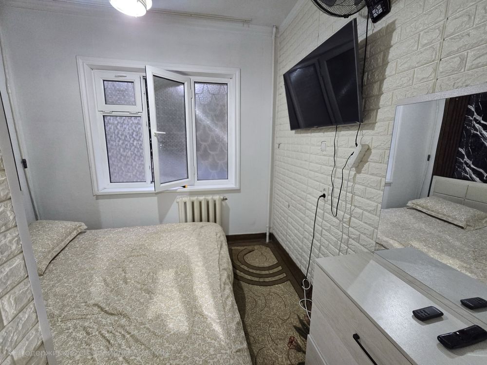 Феруза Продается квартира 1/1/4 балкон 2х6