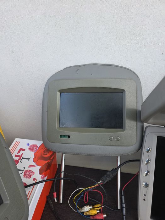 Monitor ,tetiere si sistem media phonocar italy