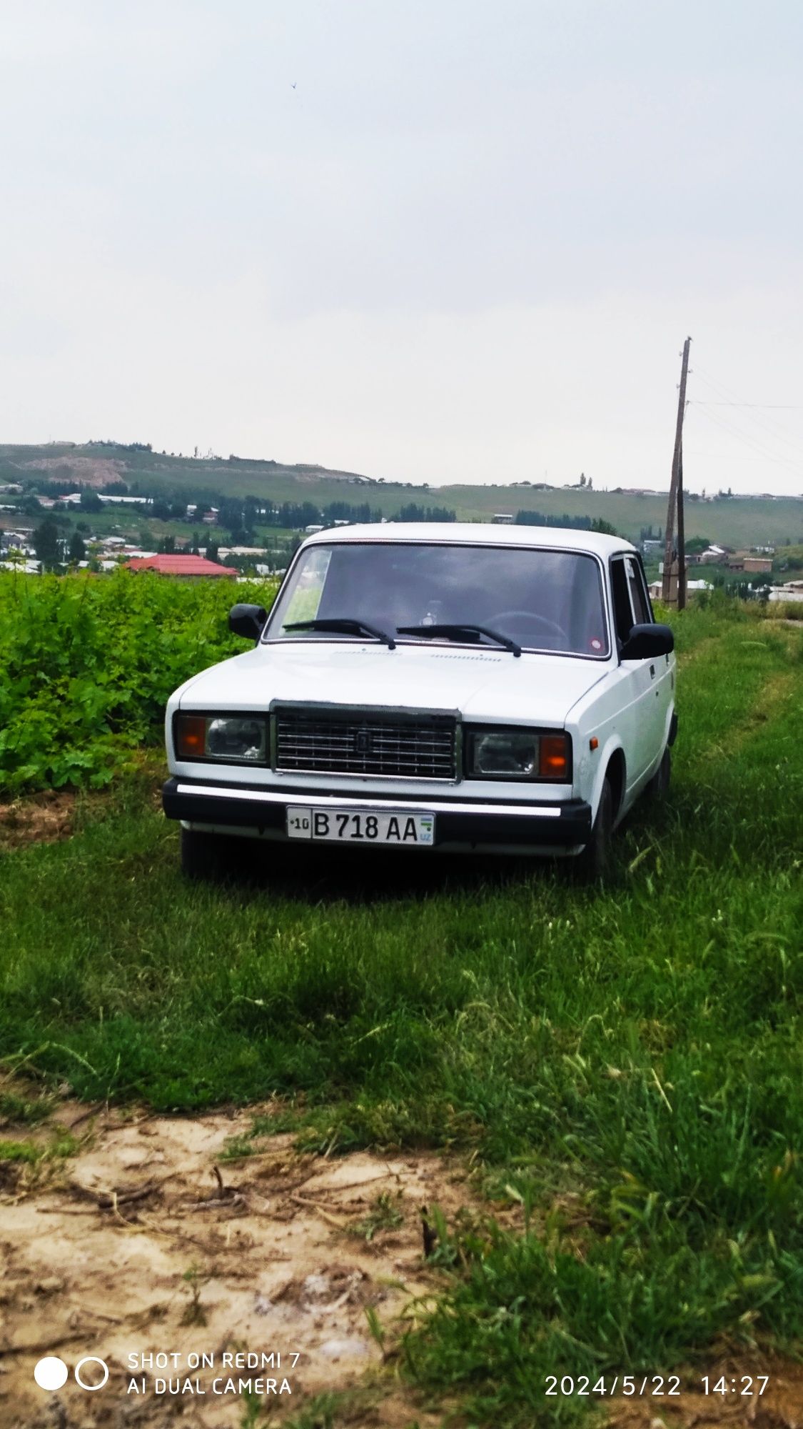 Vaz 2107 sotiladi 2700 $
