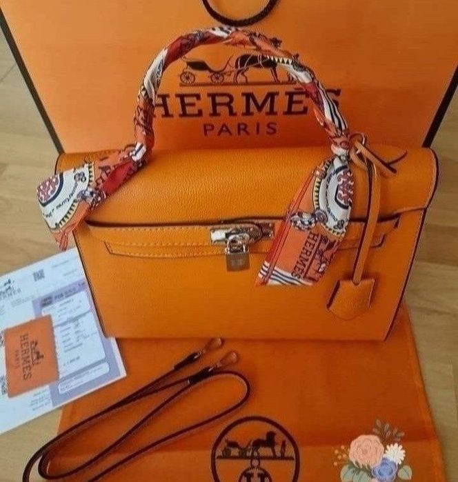 Set dama( geanta +esarfa),cureaua detasabila umăr, saculet, etichetă