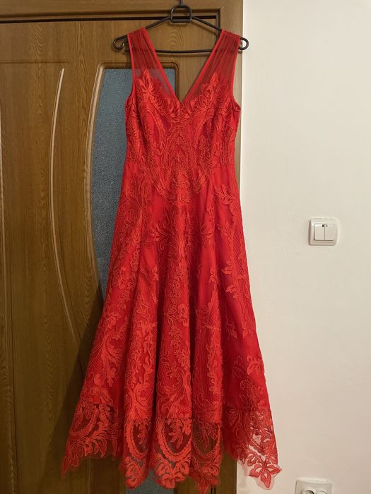 Vand rochie de seara in stare impecabila