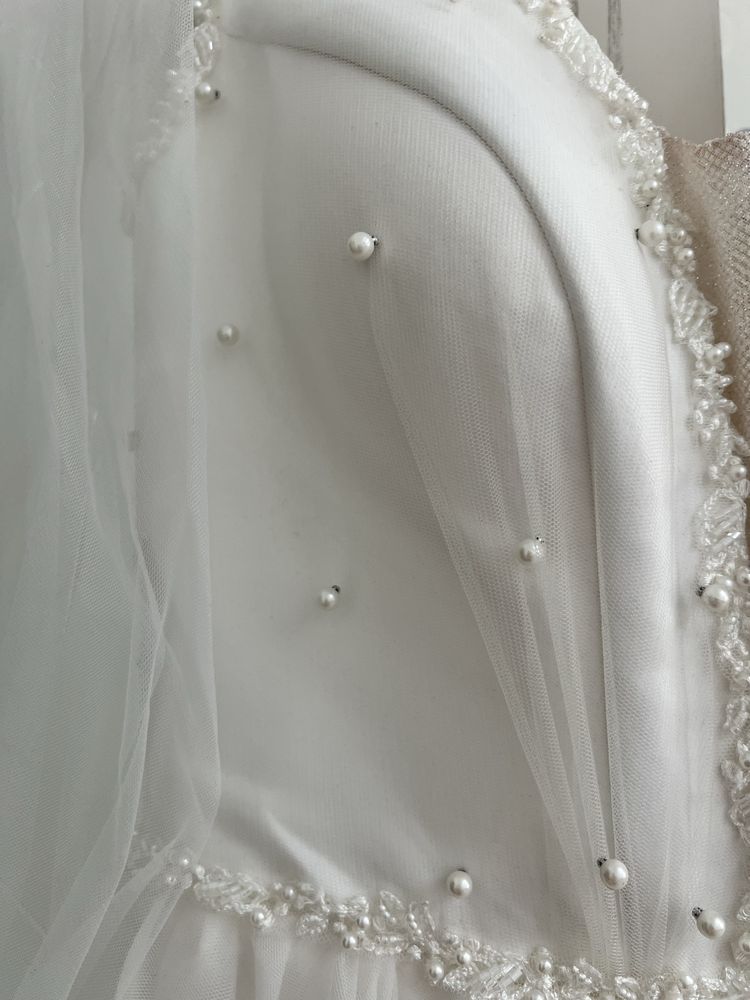 Продам нежное свадебное платье цвета айвори