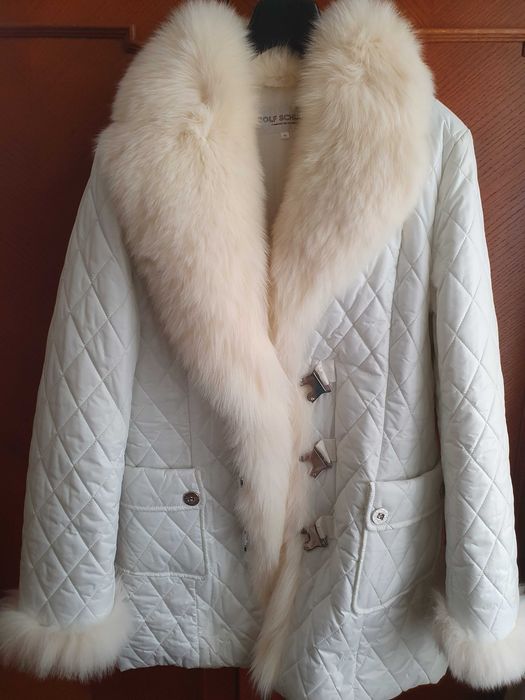 Haina alba cu blana de vulpe
