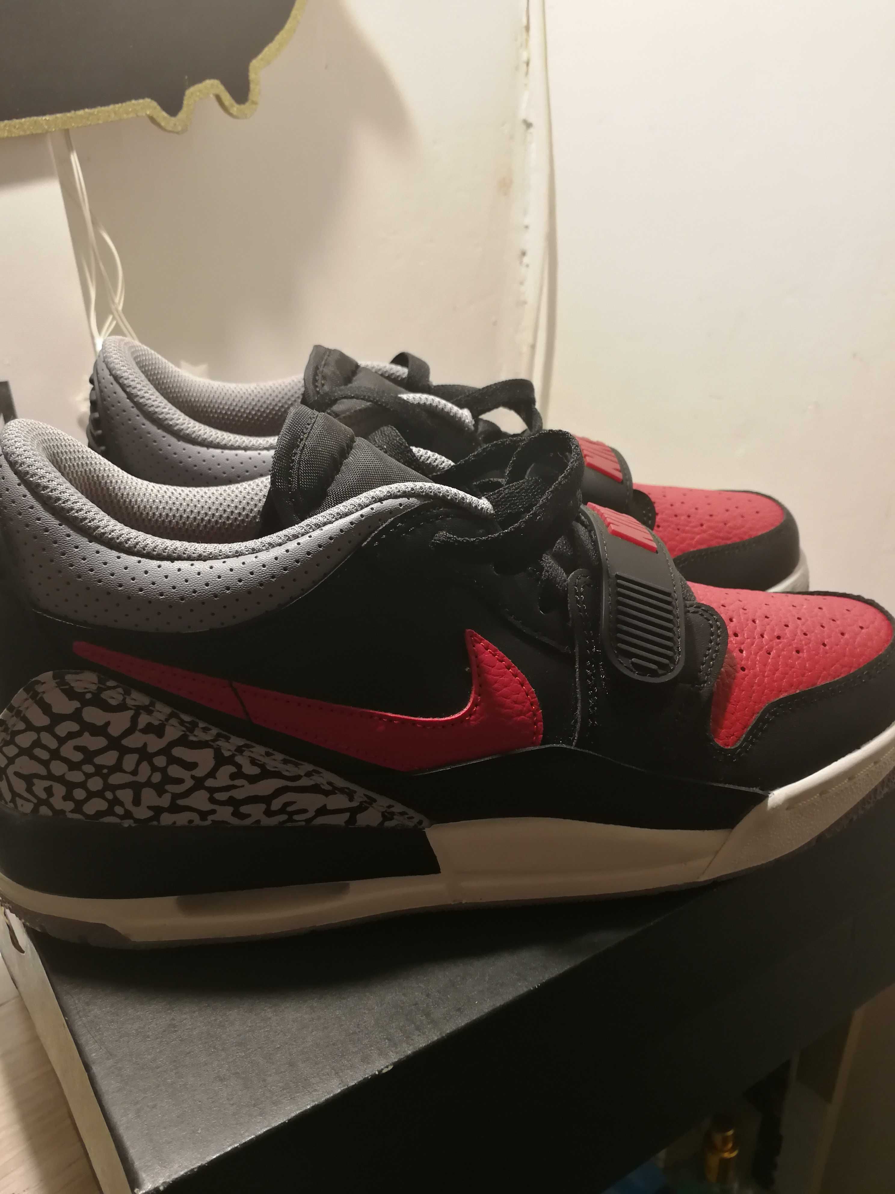 Nike Jordan air legacy low mărimea 40