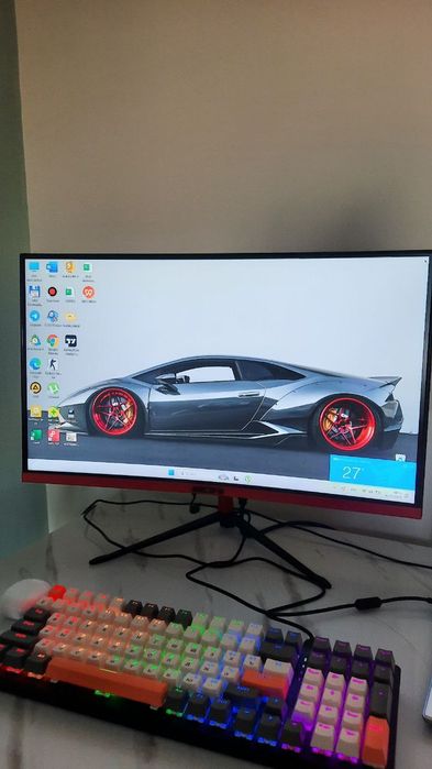 Manitor sotiladi klavyatura qoshib beriladi