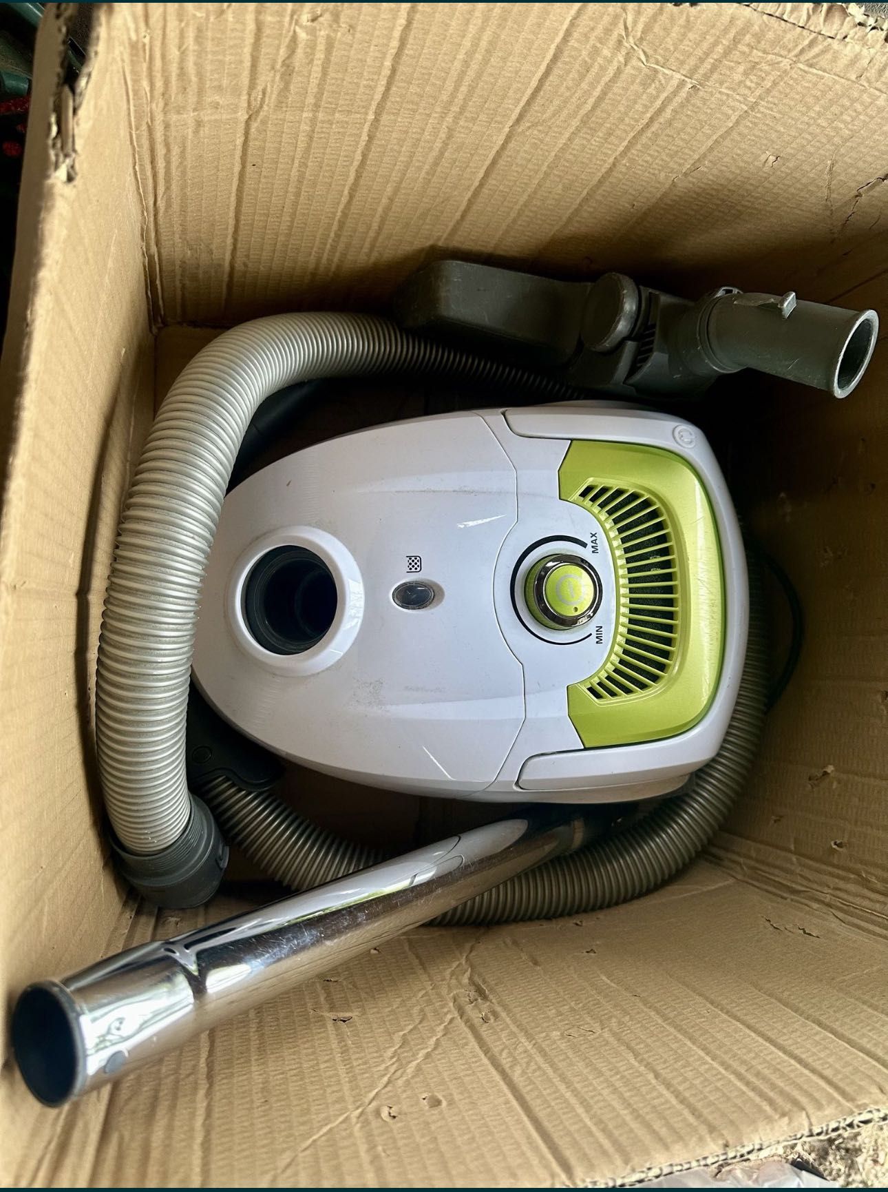 Aspirator STAUBSAUGER 700W cu sac