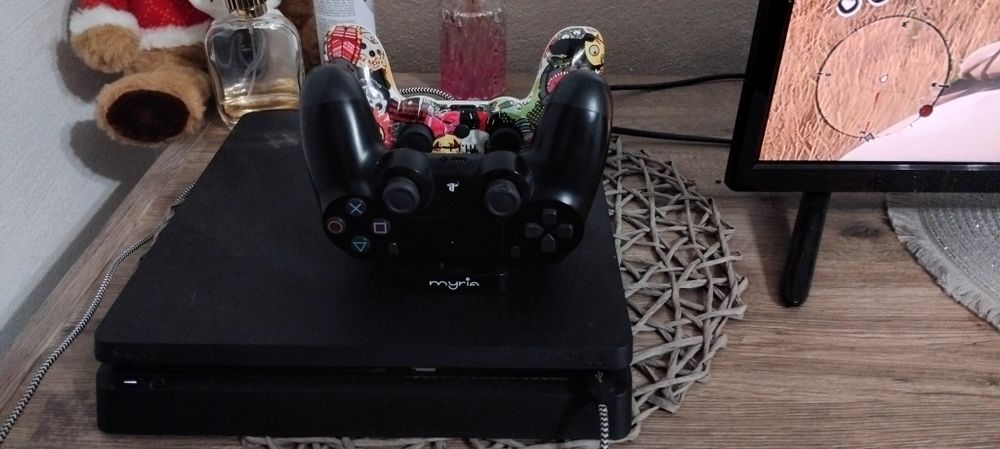 De vânzare ps4 slim