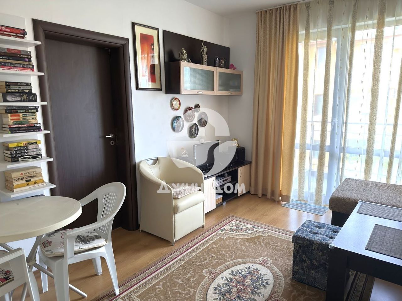 Продава се Двустаен апартамент в к.к. Слънчев бряг - 70 кв.м за 1050 €/кв.м - Снимка #2