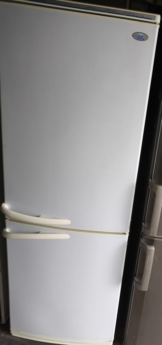 Холодильник высота 1, 7м