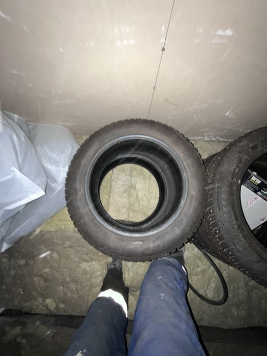Продам шины зимние с шипами