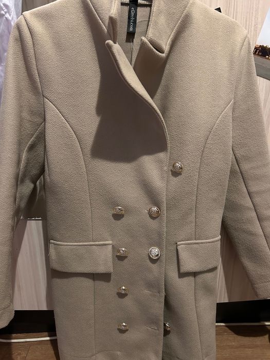 Топло палто . Цвят бежов