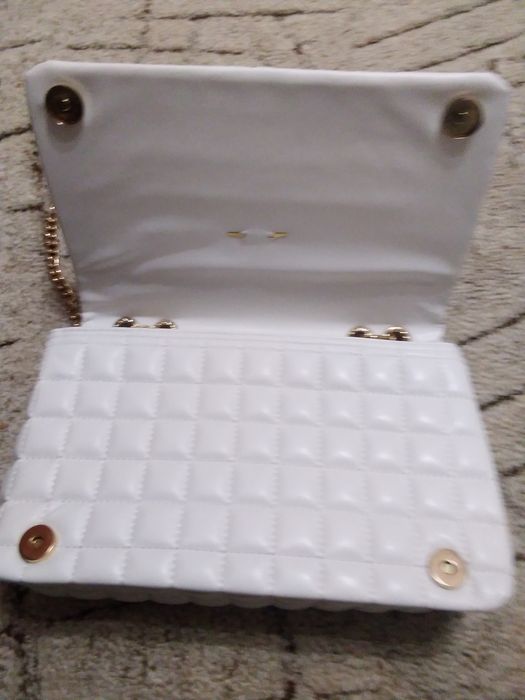 Дамска чанта Guess