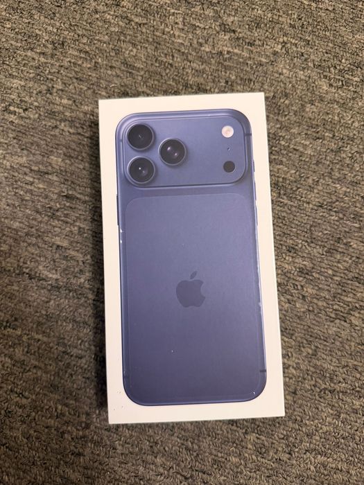 Iphone 17 Pro , Deep Blue