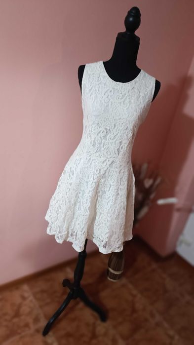 Rochie albă din dantelă – H&M