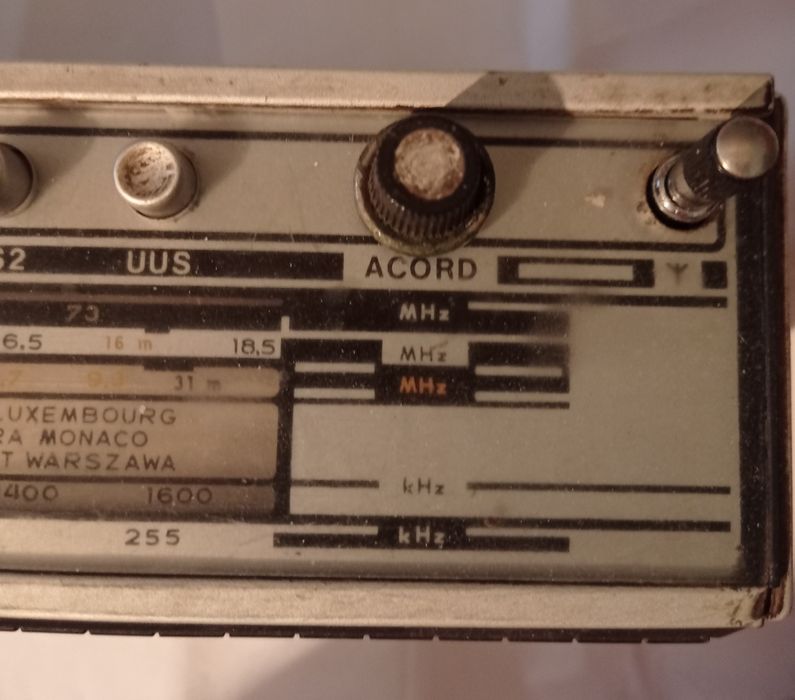 Vând sau schimb radio GLORIA funcționează,stare ca în foto.