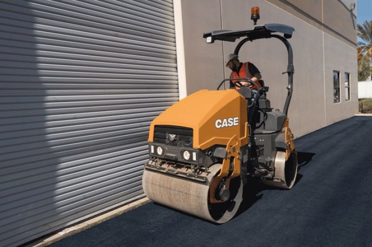 Inchiriez cilindru compactor / Bobcat / buldoexcavator / buldozer
