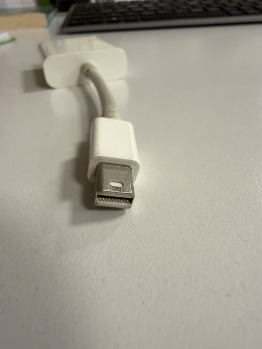 Adaptor Apple DisplayPort la VGA