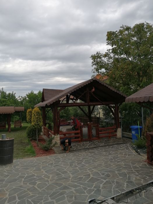 Terasa, foișoare rustice