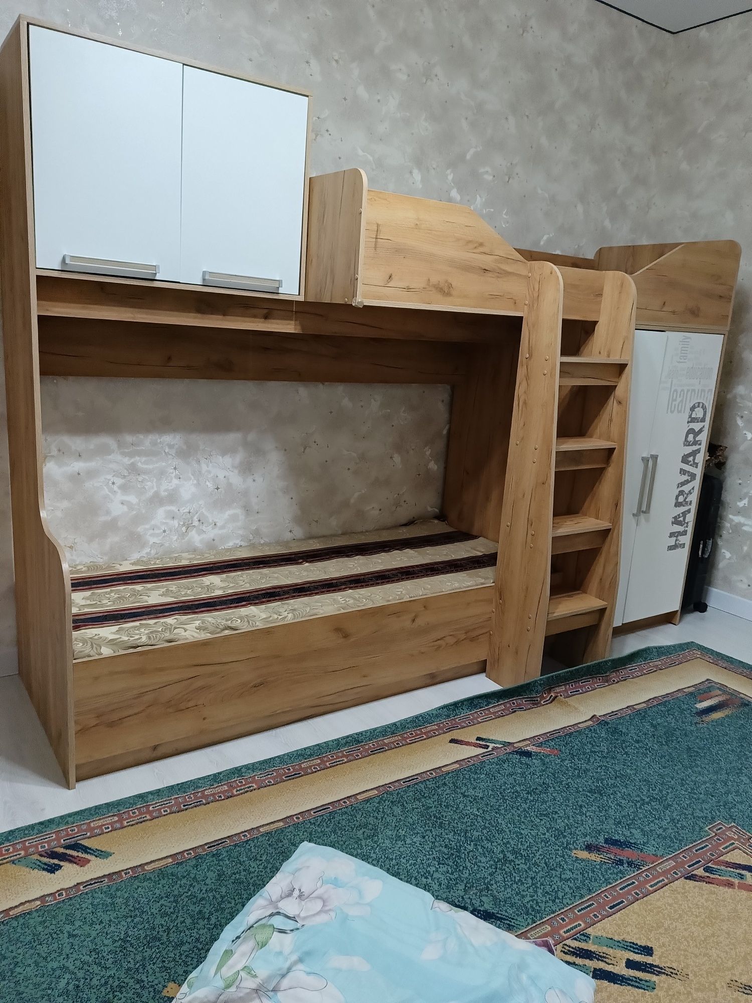 Срочно продам двухъярусную кровать в отличном состоянии