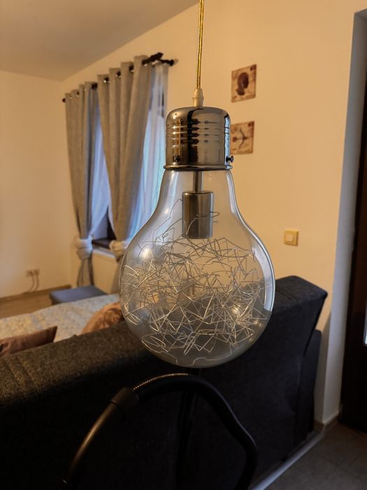 Corp de iluminat in forma de bec