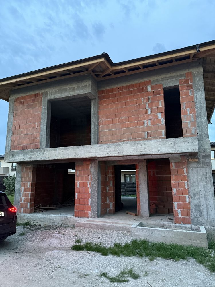 OFERTA - Casa la rosu + teren 440 mp Ciprian Porumbescu otopeni