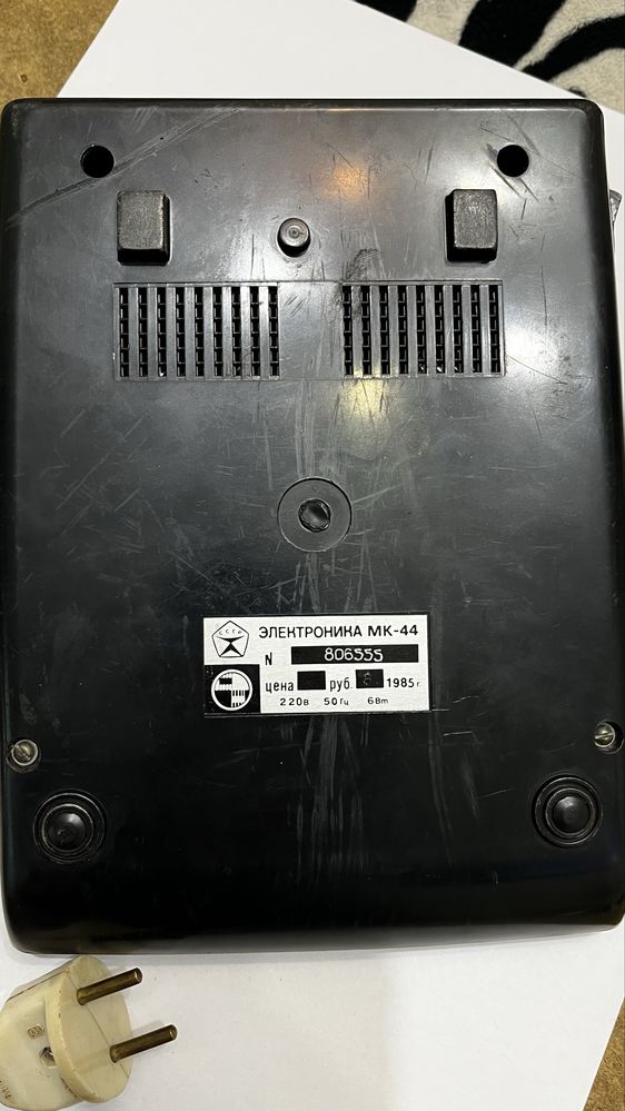 Кaлькулятoр СССP "Электpоникa МК-44"