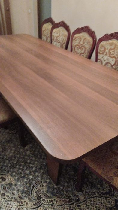 Продам стол в гостиную со стульями (12) шт новые.стол длина 3 м. торг.
