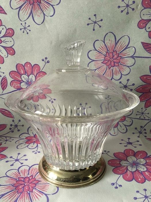 Bombonieră din cristal şi argint ( 925 )