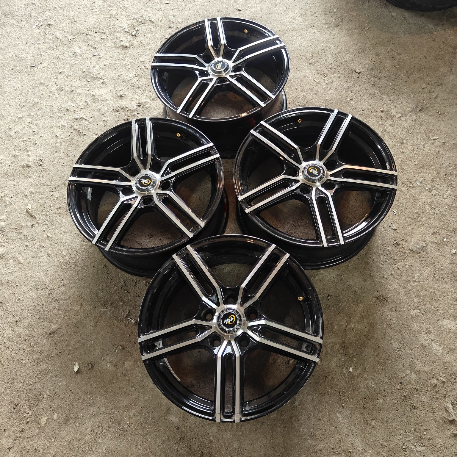 R16 PCD 5 *114,3 Комплект легкосплавных дисков