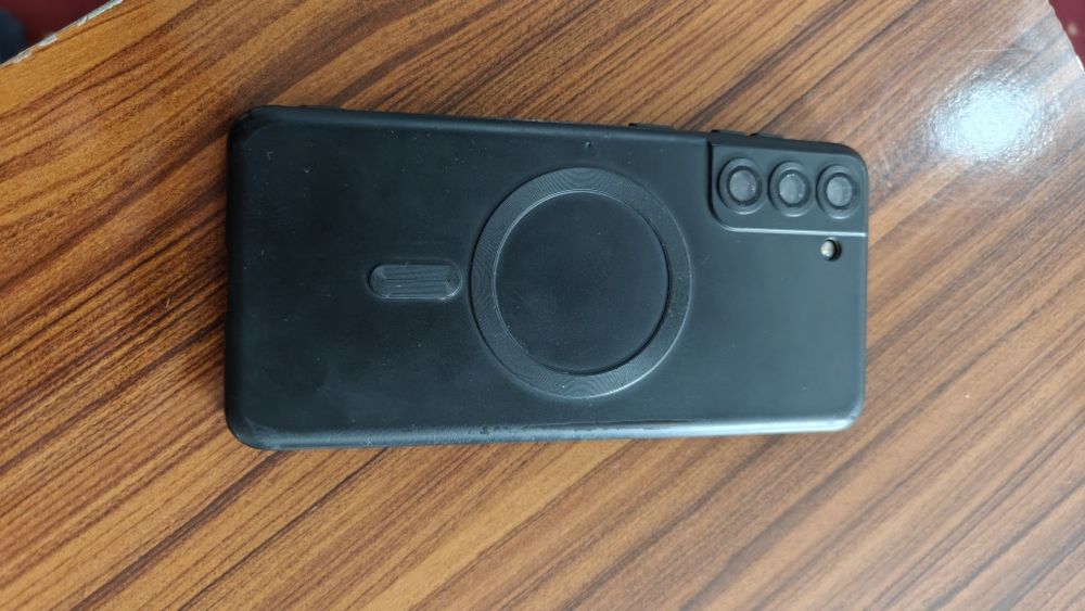 Samsung galaxy s21+ 5G.