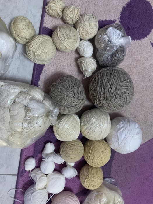 Прежда за плетене на дрехи . 4 лв / 50 гр.