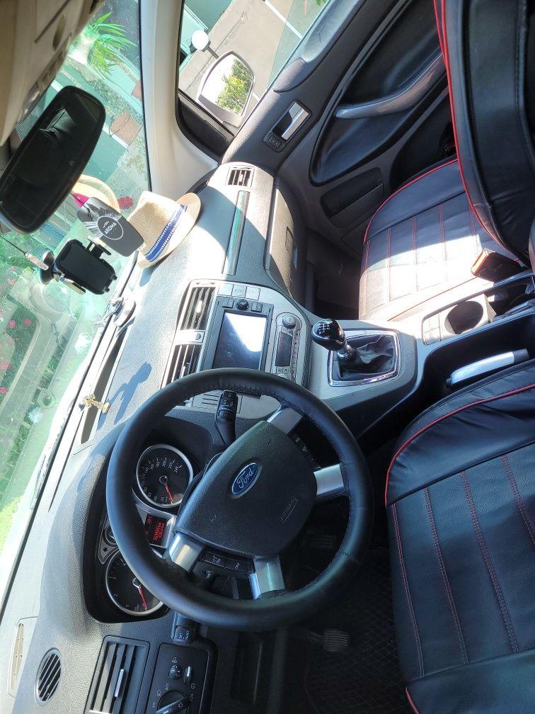 ford kuga 4700 €