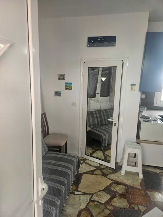 Триетажна къща в Кариани