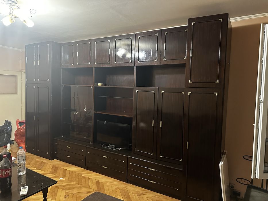 Секция и две единични легла