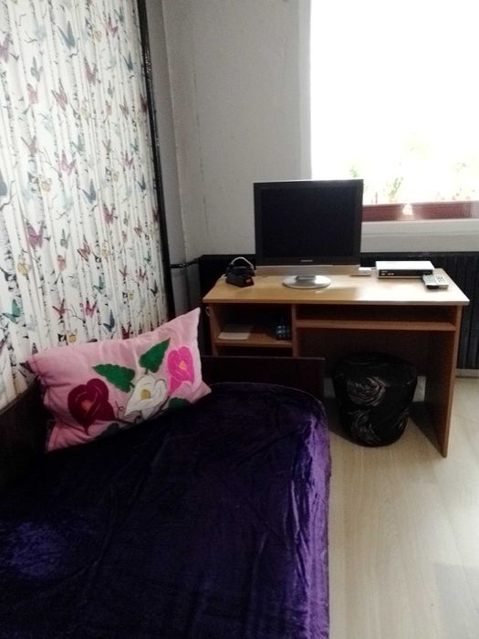 Дава двустаен апартамент под наем в центъра