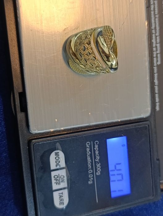 Золотое кольцо, цвет жёлтый, Проба 585, вес  4,01 Гр. размер 21